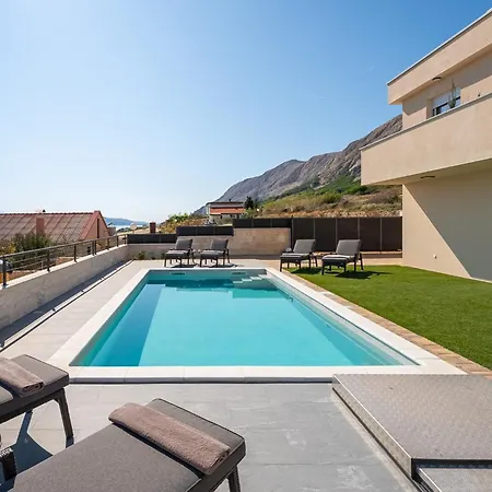 Villa Storia In Pag - Haus Fuer 6-8 Personen