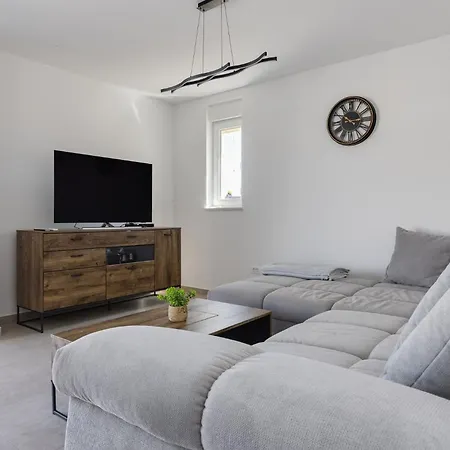 Villa Storia In Pag - Haus Fuer 6-8 Personen *
