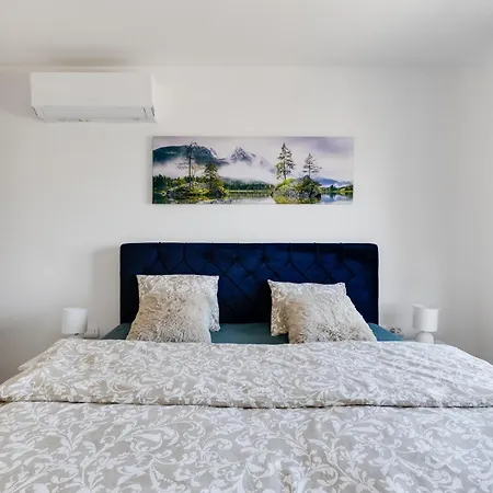 Villa Storia In Pag - Haus Fuer 6-8 Personen Pag Town